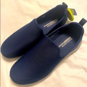 Men’s Skechers Go Walk Max size 9 navy NWT